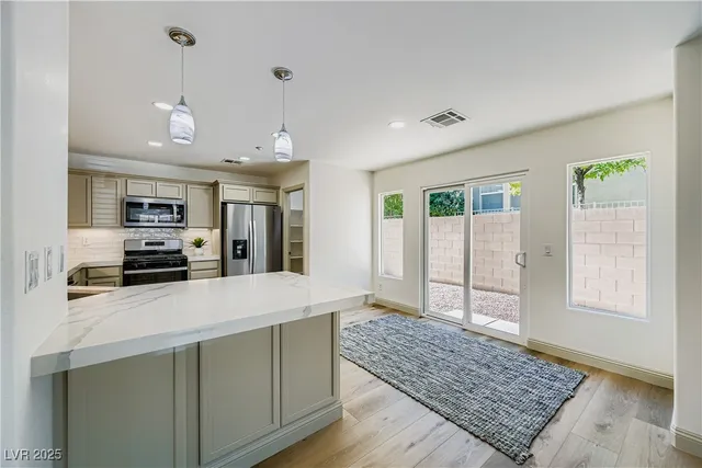 $2,200 | 7609 Seda Court, Las Vegas, NV 89149