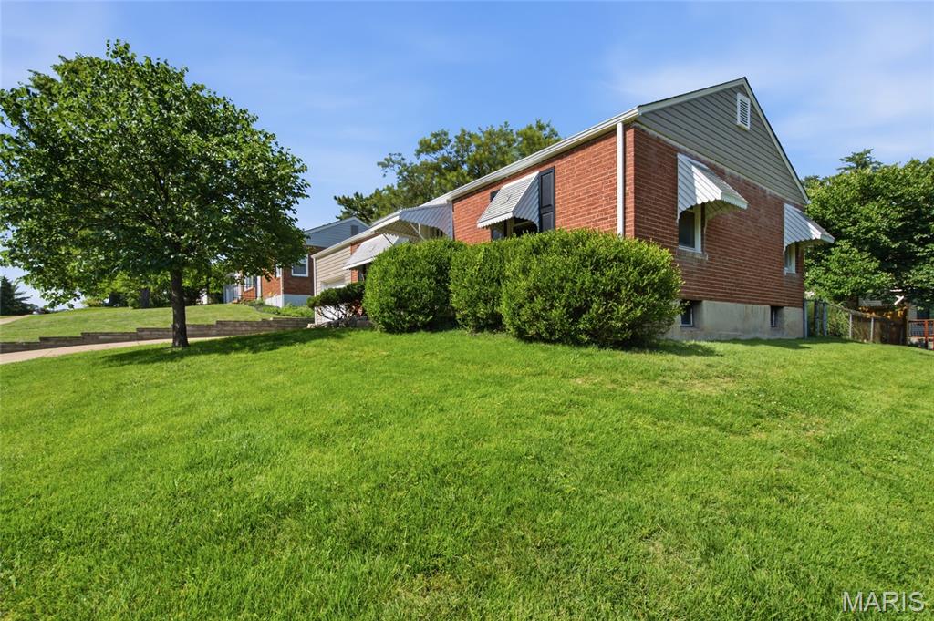 1550 Grant Road Webster Groves, MO 63119 - Photo 3 of 31