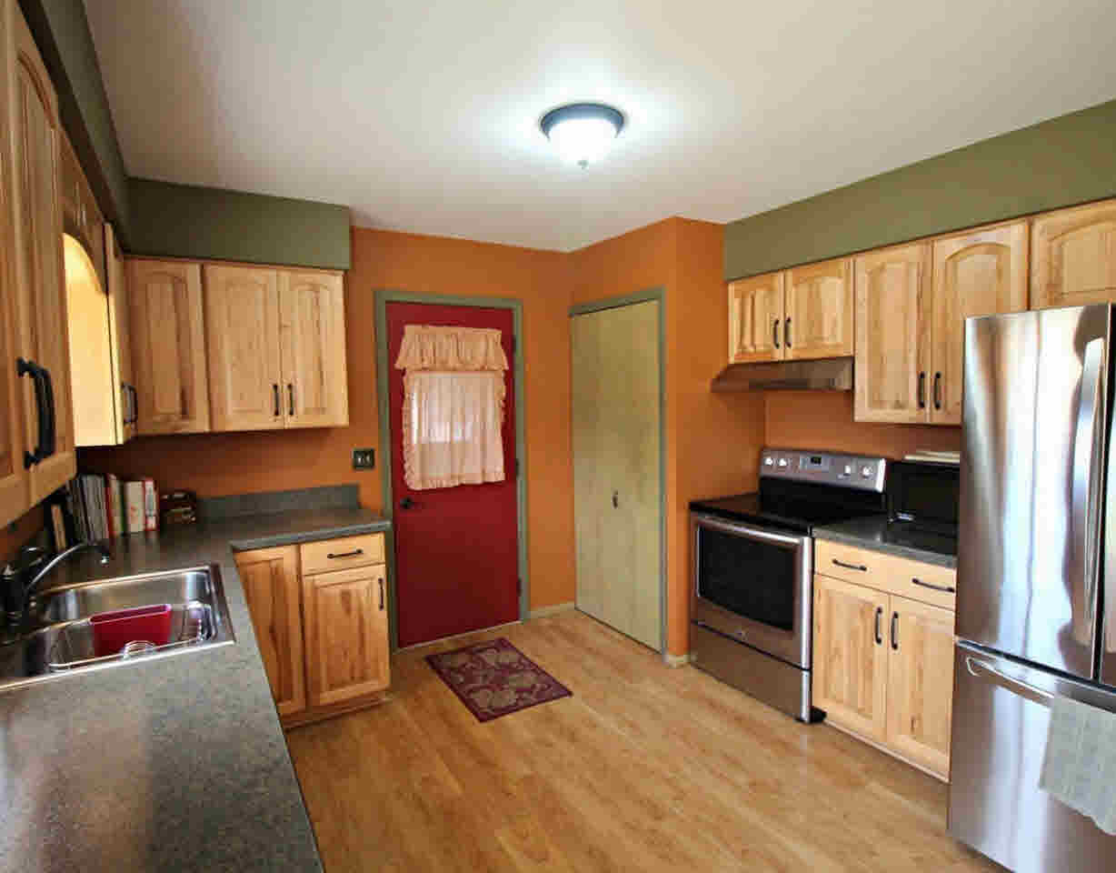 7444 Johnson Road Flushing, MI 48433 - Photo 7 of 20 21274160-6.JPG