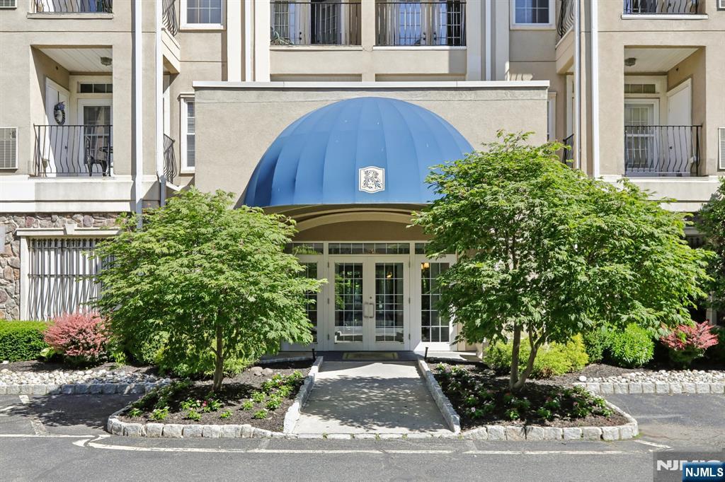 9104 Ravenscroft Road Clifton, NJ 07013 - Photo 3 of 50