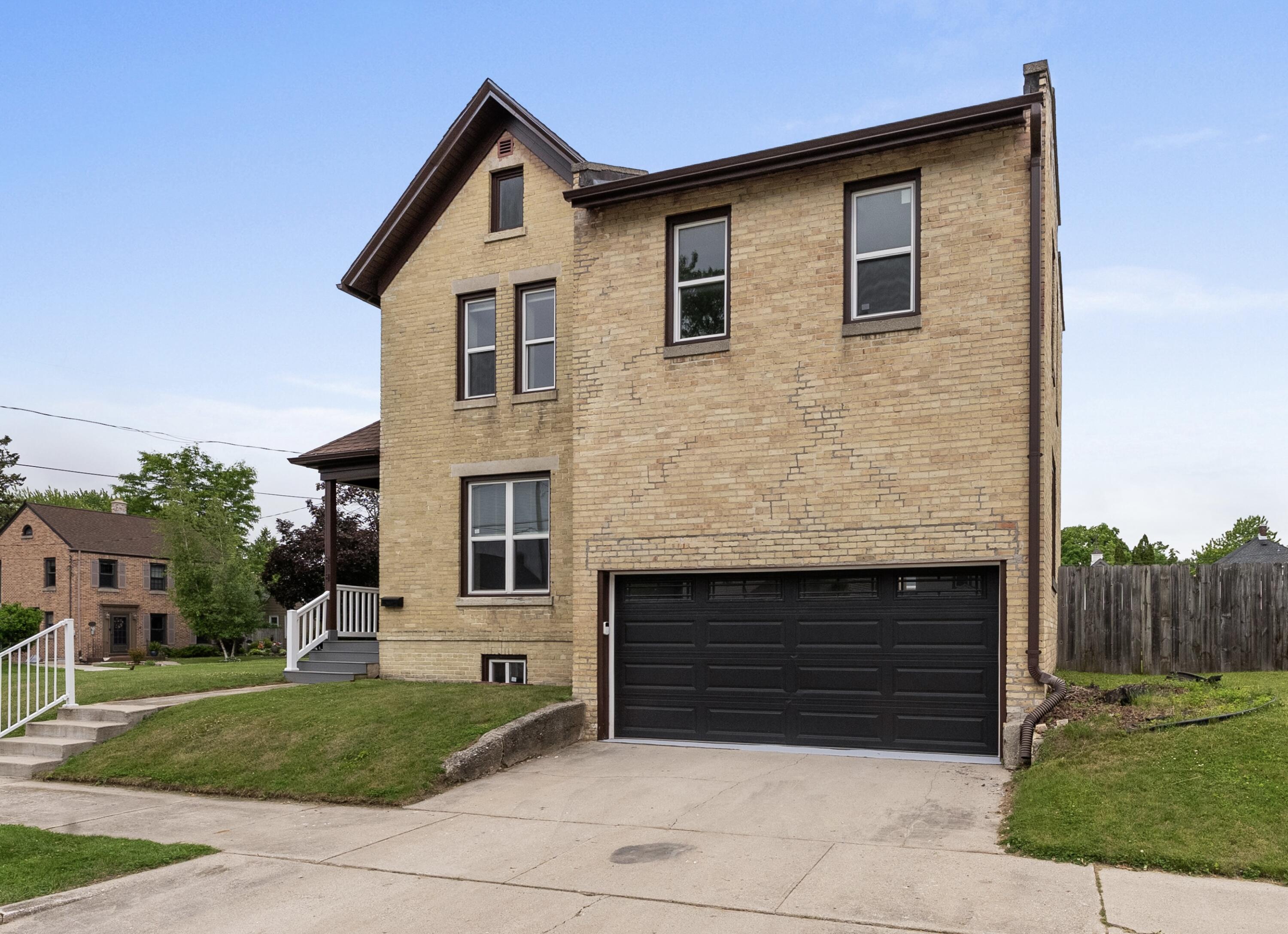 818 North 6th Street Manitowoc, WI 54220 - Photo 26 of 35 6th St Garage Access