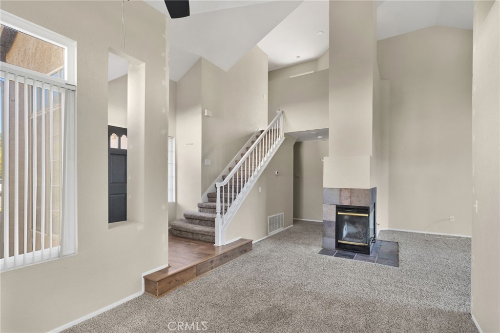 40243 Mimulus Way Temecula, CA 92591 - Photo 6 of 33 a view of entryway and hall