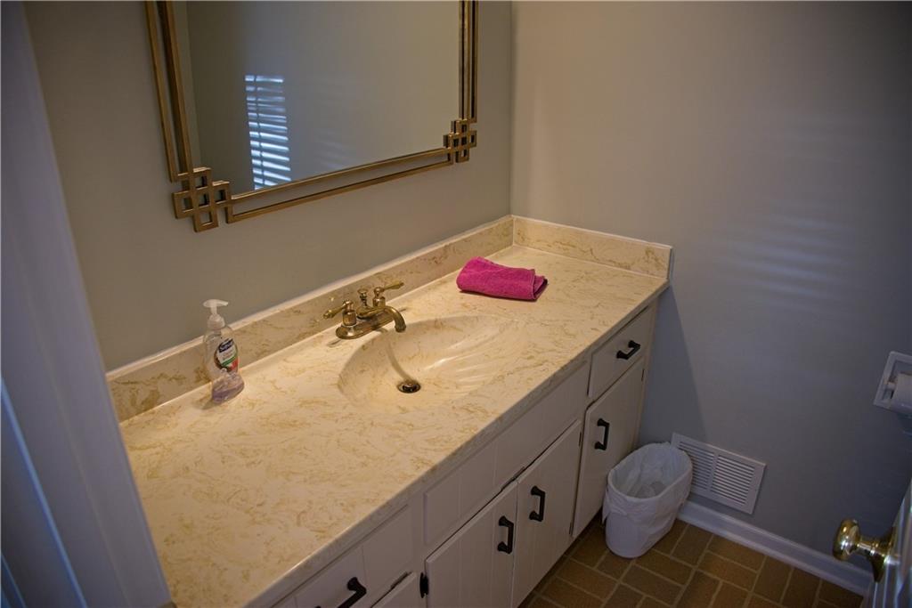 425 Hackberry Lane Roswell, GA 30076 - Photo 11 of 30