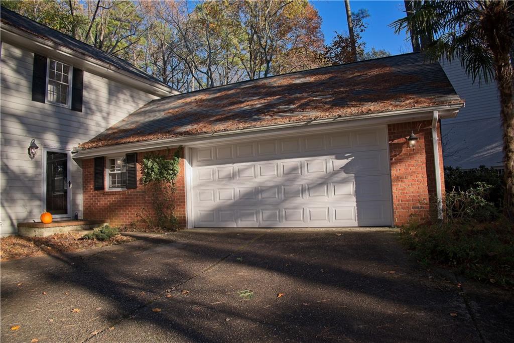 425 Hackberry Lane Roswell, GA 30076 - Photo 2 of 30