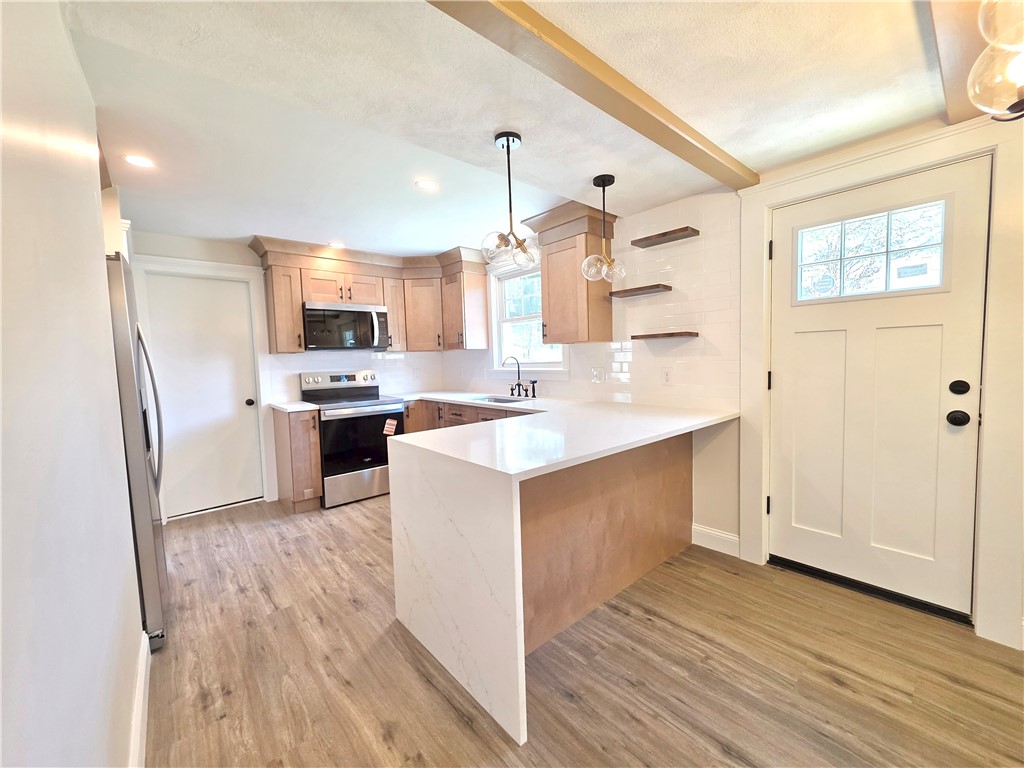 8 Wolf Hill Road Smithfield, RI 02917 - Photo 11 of 32