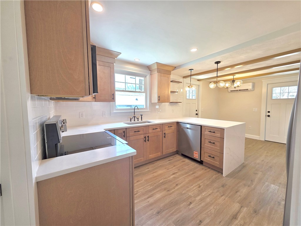 8 Wolf Hill Road Smithfield, RI 02917 - Photo 12 of 32