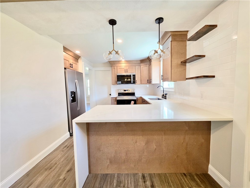 8 Wolf Hill Road Smithfield, RI 02917 - Photo 13 of 32