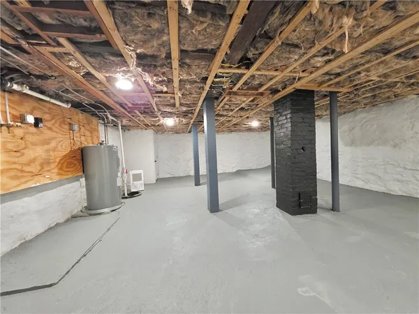 $629,900 | 8 Wolf Hill Road, Smithfield, RI 02917