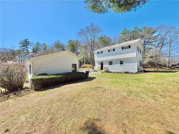 $629,900 | 8 Wolf Hill Road, Smithfield, RI 02917