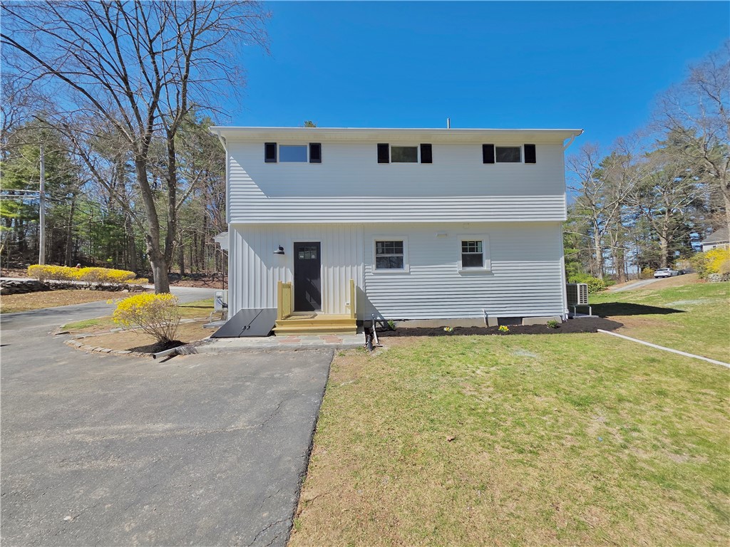 8 Wolf Hill Road Smithfield, RI 02917 - Photo 7 of 32