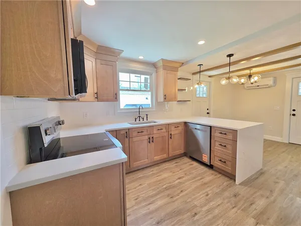 $629,900 | 8 Wolf Hill Road, Smithfield, RI 02917