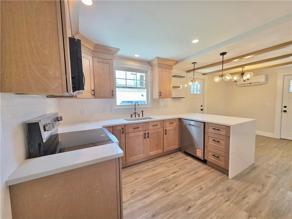 8 Wolf Hill Road Smithfield, RI 02917 - Photo 8 of 32