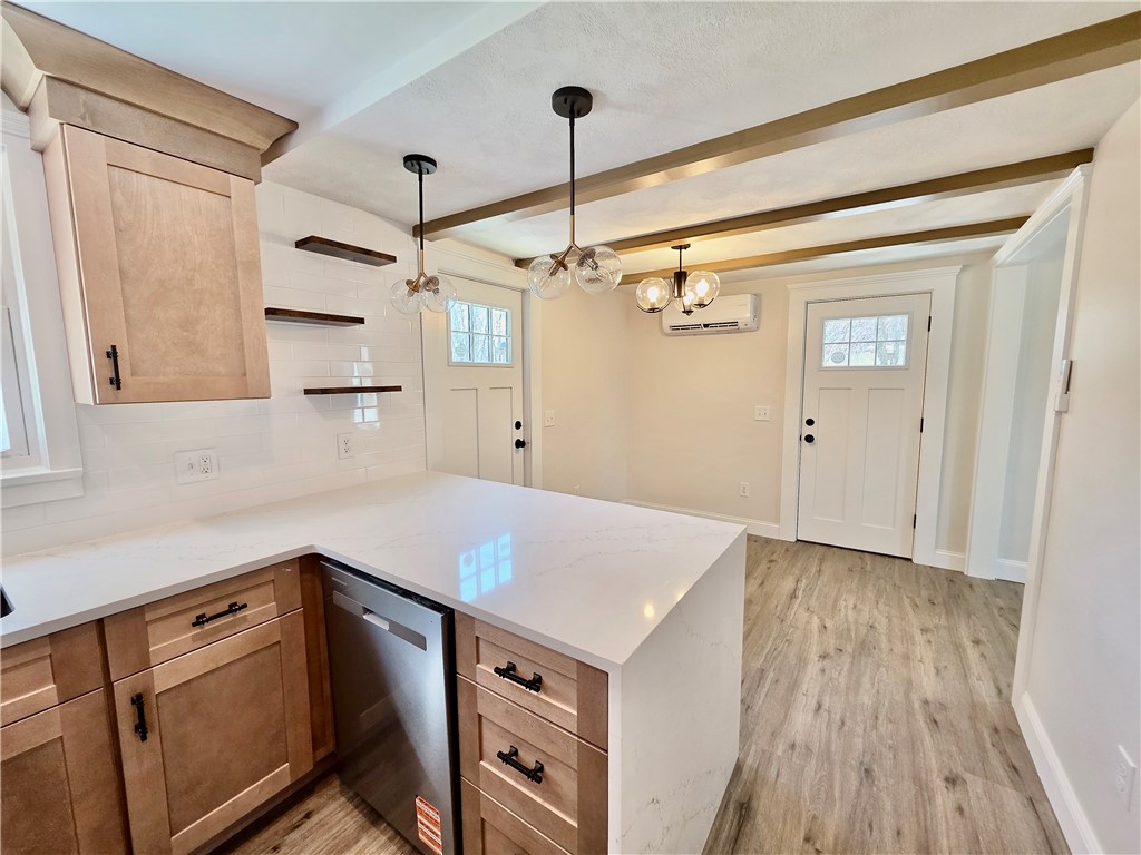 8 Wolf Hill Road Smithfield, RI 02917 - Photo 10 of 32