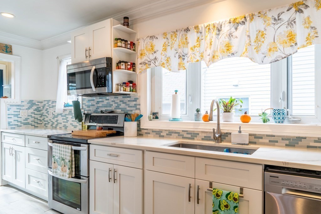 30 Weyham Road Weymouth, MA 02191 - Photo 3 of 34 Gallery Image 3