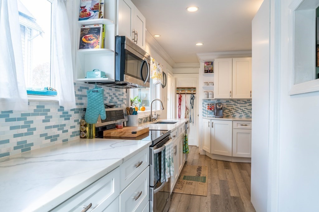 30 Weyham Road Weymouth, MA 02191 - Photo 4 of 34 Gallery Image 4