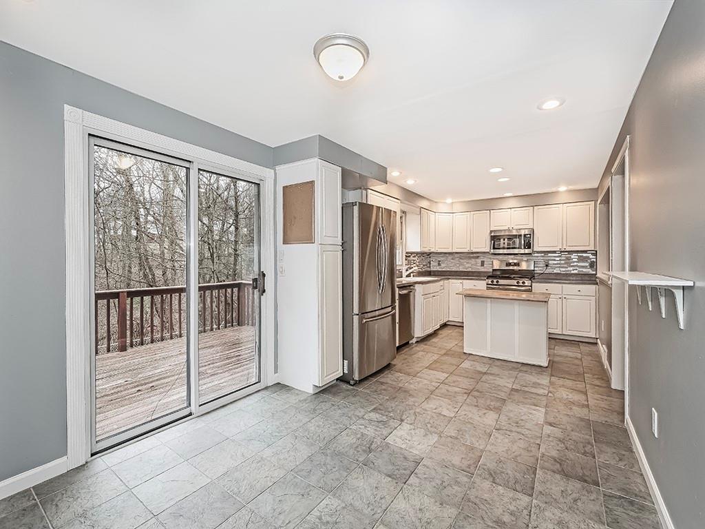 114 South Jamestown Road Coraopolis, PA 15108 - Photo 9 of 27 Gallery Image 9