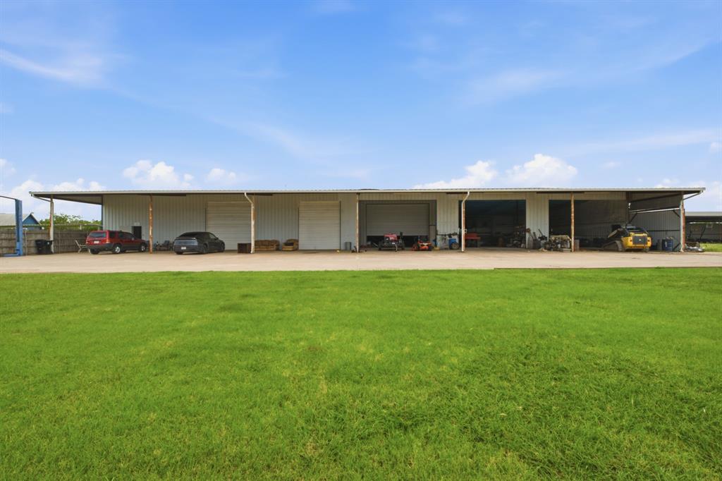 12255 Strittmatter Road Pilot Point, TX 76258 - Photo 4 of 33