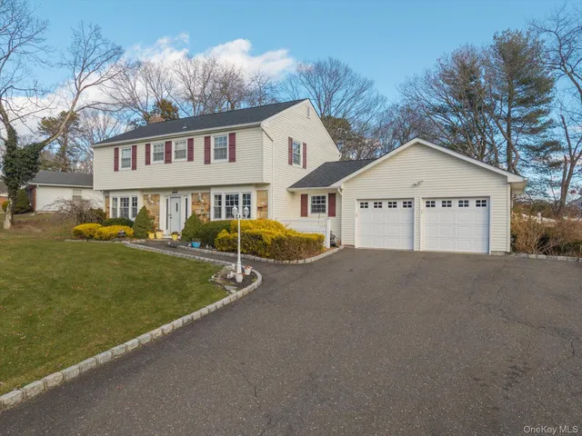 $750,000 | 123 Wedgewood Drive, Coram, NY 11727