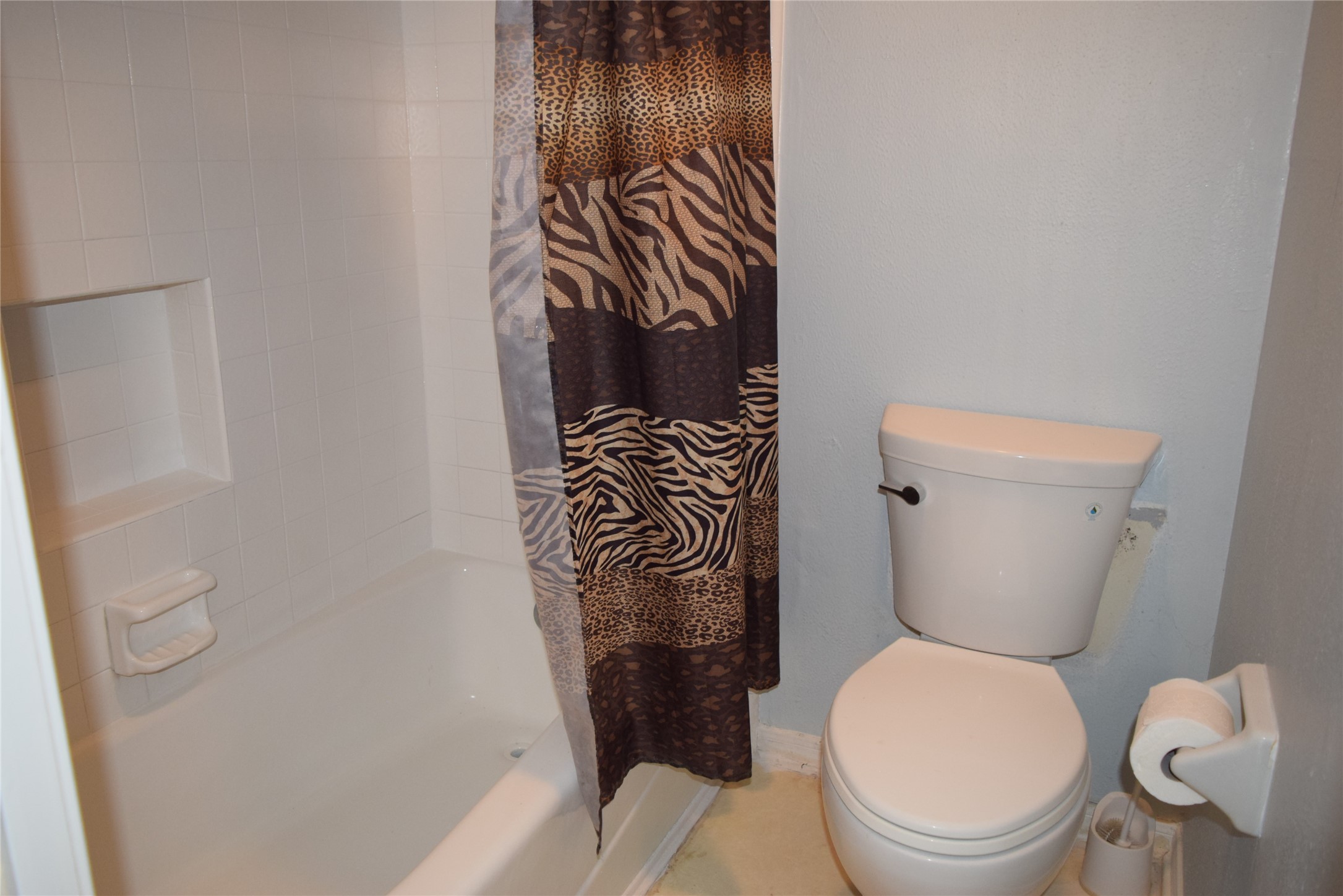 7331 Rancho Mission Drive Houston, TX 77083 - Photo 17 of 20 Secondary Bathroom