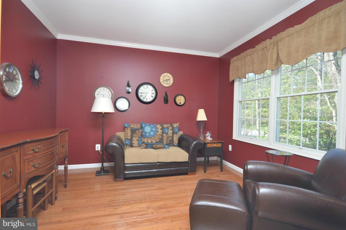 6647 Fox Den Road Manassas, VA 20112 - Photo 12 of 24 Living Room