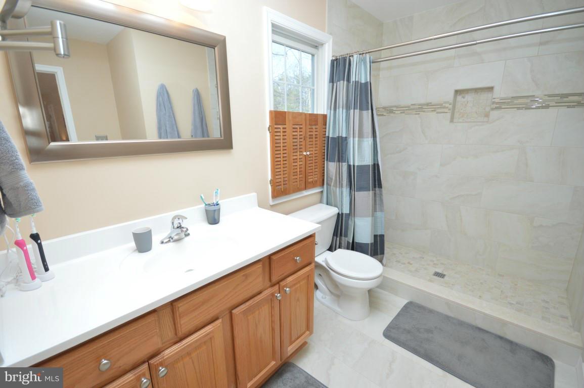 6647 Fox Den Road Manassas, VA 20112 - Photo 17 of 24 Bath (Master)