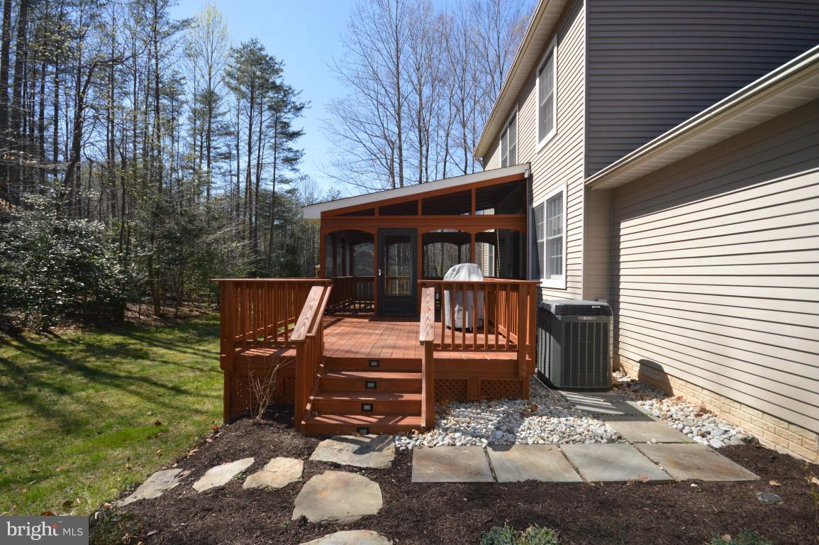 6647 Fox Den Road Manassas, VA 20112 - Photo 20 of 24 Deck