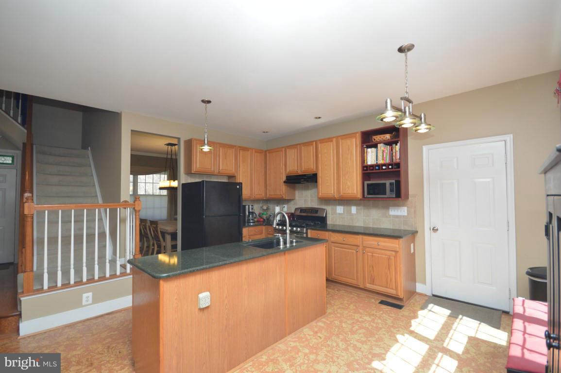 6647 Fox Den Road Manassas, VA 20112 - Photo 5 of 24 Kitchen
