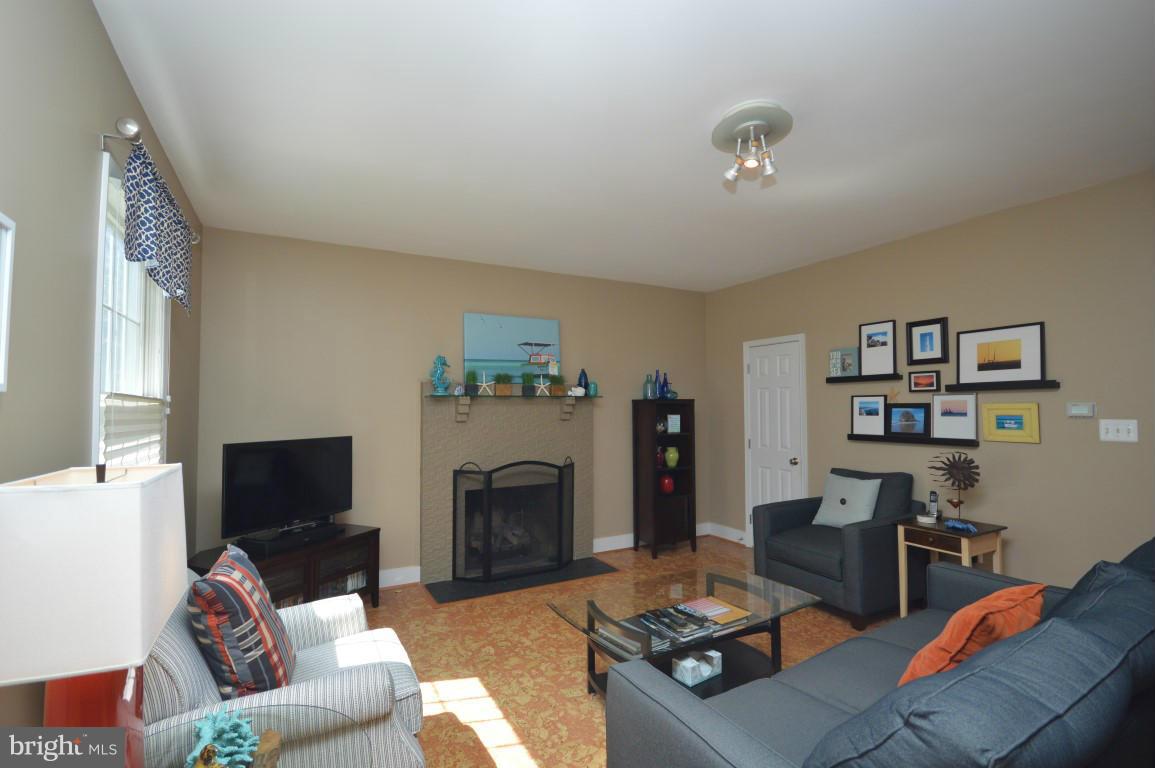 6647 Fox Den Road Manassas, VA 20112 - Photo 6 of 24 Family Room