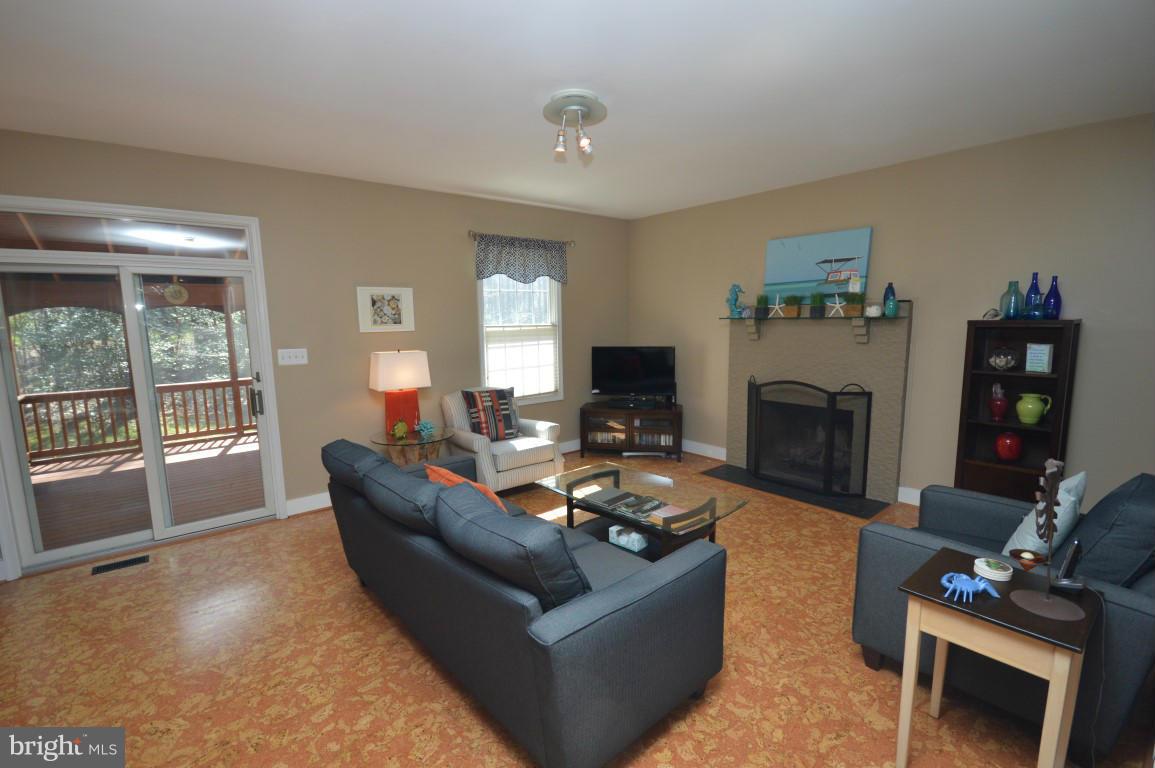 6647 Fox Den Road Manassas, VA 20112 - Photo 7 of 24 Family Room