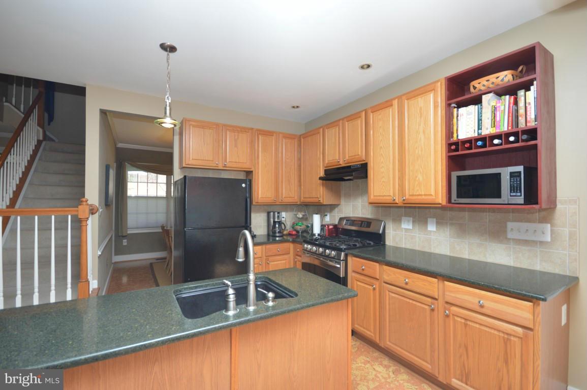 6647 Fox Den Road Manassas, VA 20112 - Photo 10 of 24 Kitchen