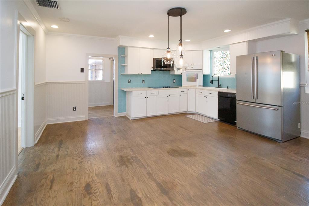 2512 West Cordelia Street Tampa, FL 33607 - Photo 16 of 19 a large kitchen with stainless steel appliances kitchen island a refrigerator sink and cabinets