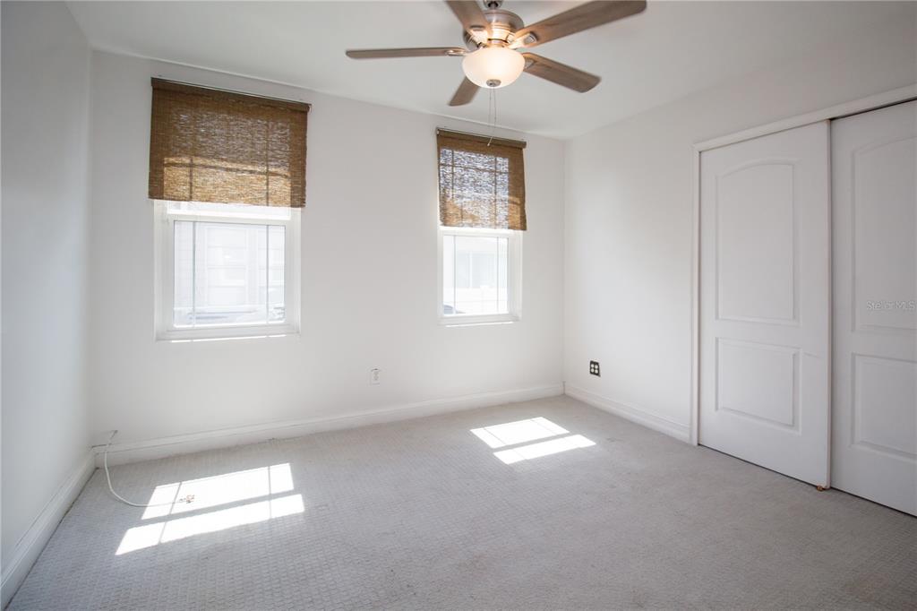 2512 West Cordelia Street Tampa, FL 33607 - Photo 10 of 19 an empty room with windows and fan
