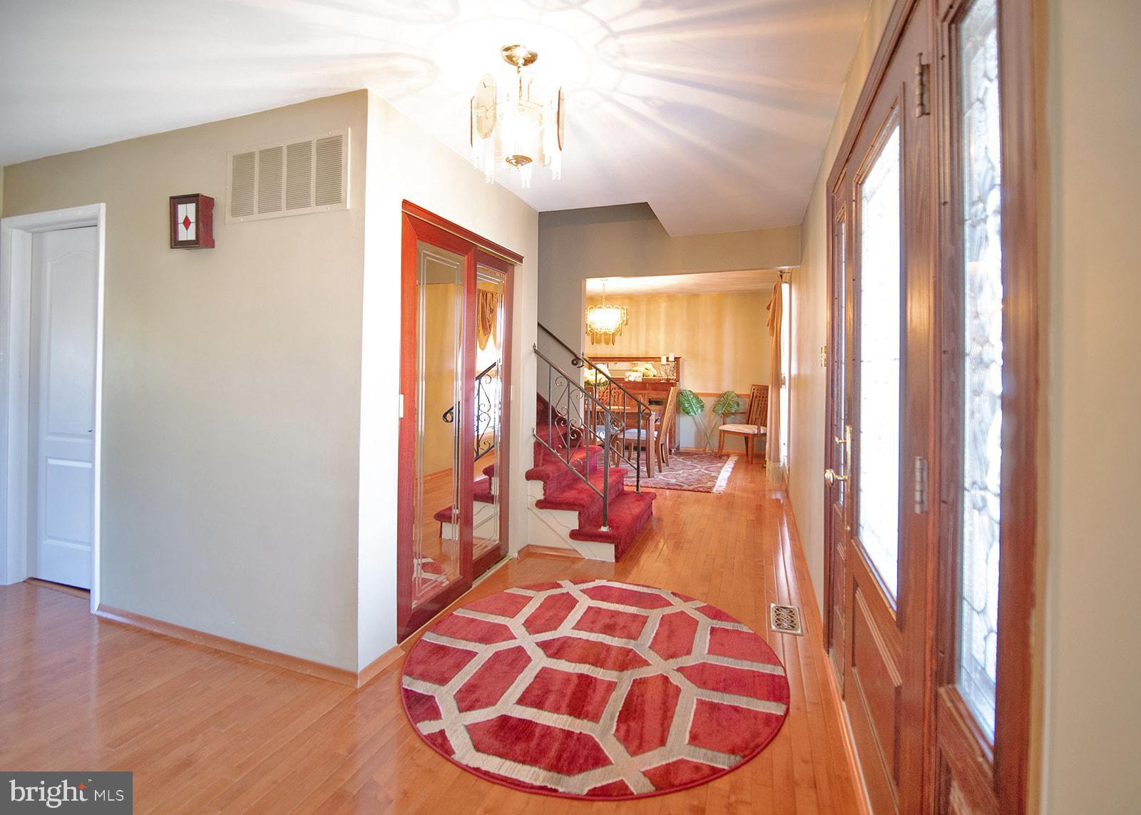 9 Bunker Hill Road Sewell, NJ 08080 - Photo 3 of 35