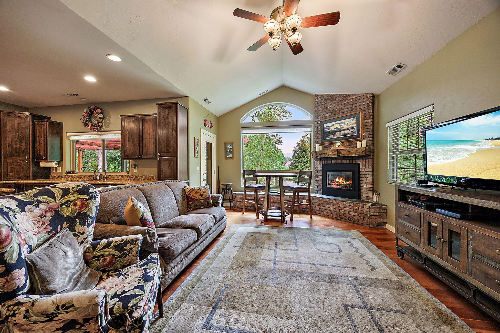 4151 Lower River Road Grants Pass, OR 97526 - Photo 20 of 86 sitting area off kitchen