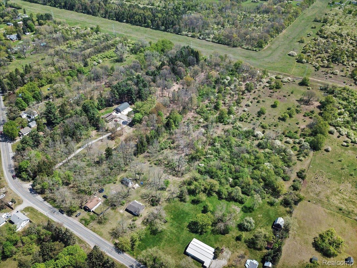 4264 Branch Road Flint, MI 48506 - Photo 28 of 30 28-DJI_0126.jpg