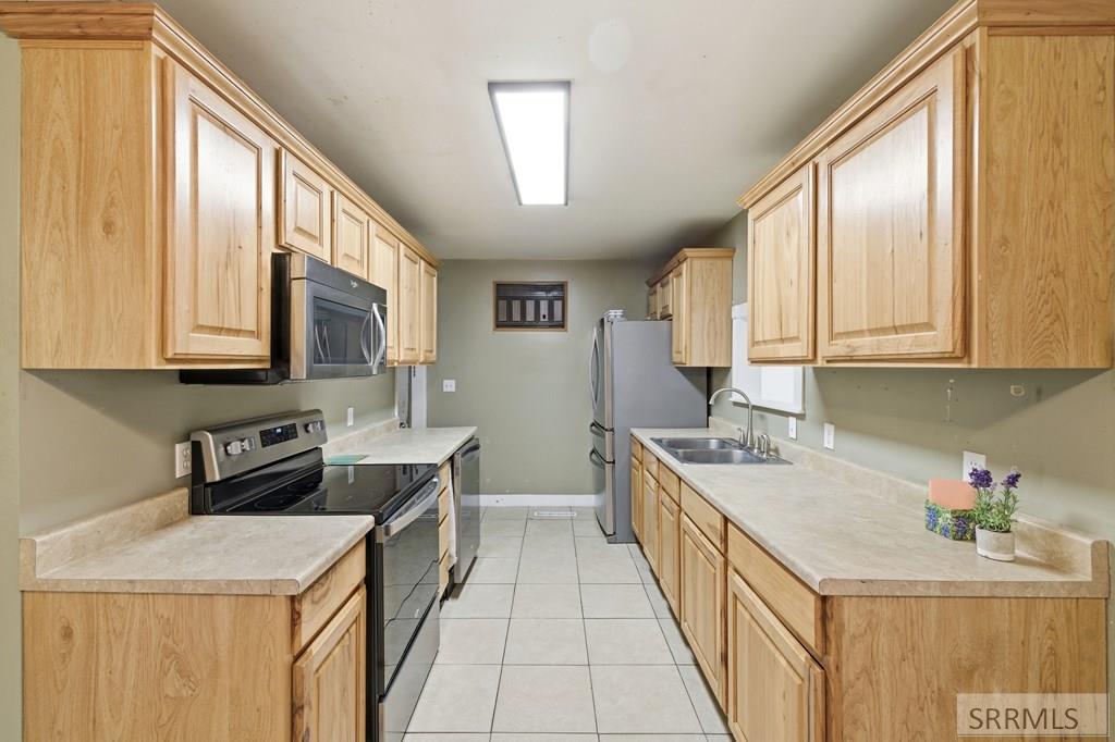 545 Collins Street Blackfoot, ID 83221 - Photo 13 of 57