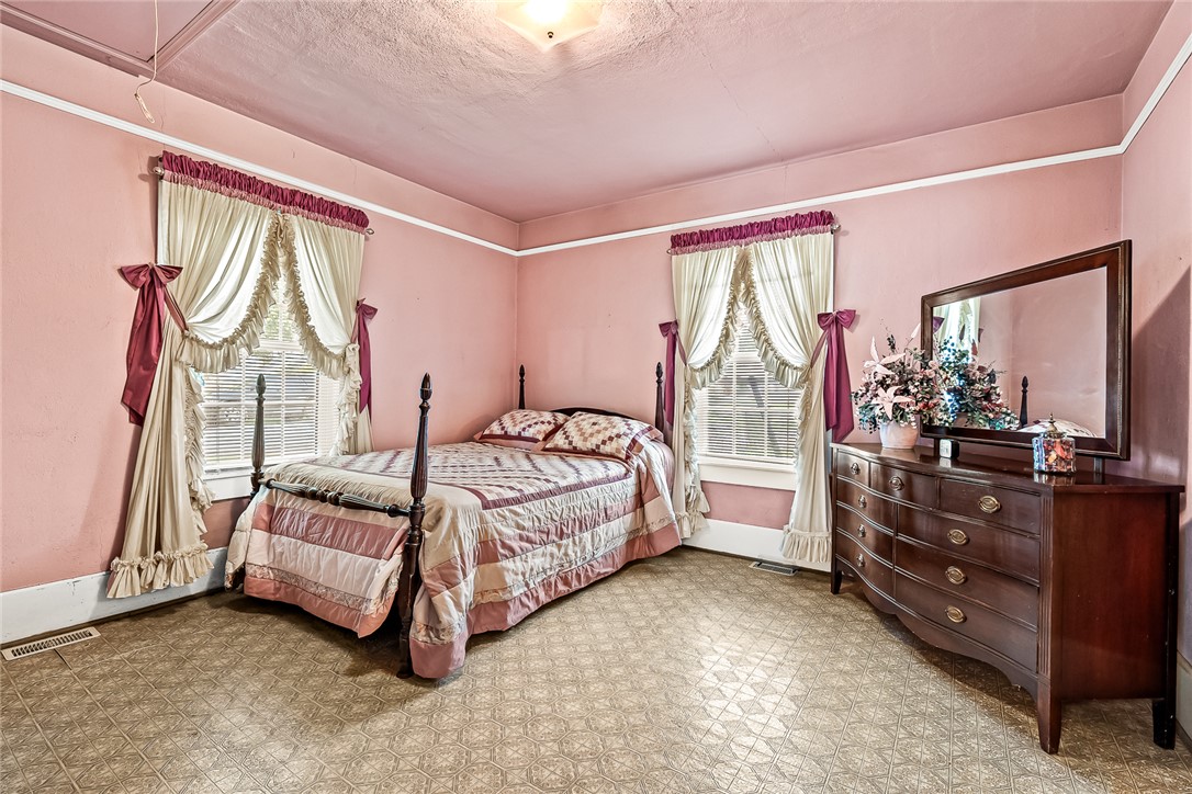 304 South 6th Street Easley, SC 29640 - Photo 12 of 25 Primary