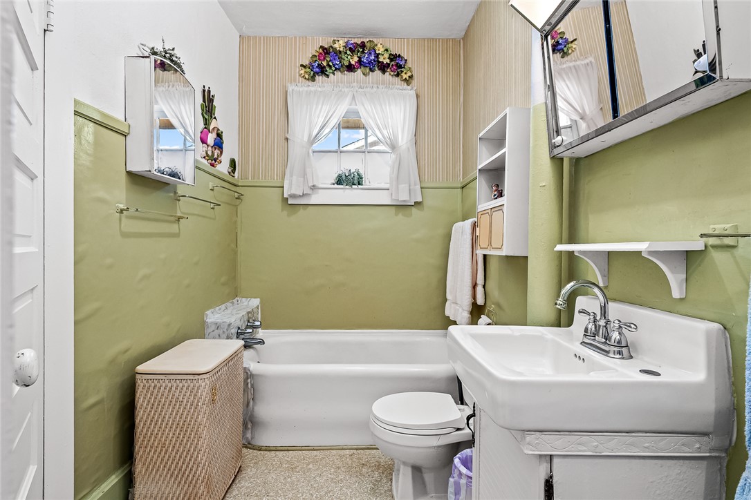 304 South 6th Street Easley, SC 29640 - Photo 14 of 25 Bath