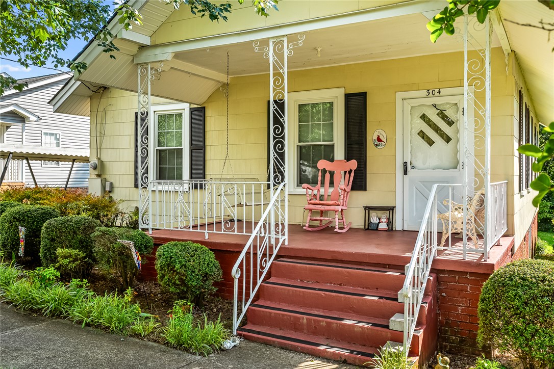 304 South 6th Street Easley, SC 29640 - Photo 2 of 25 Covered Front Porch