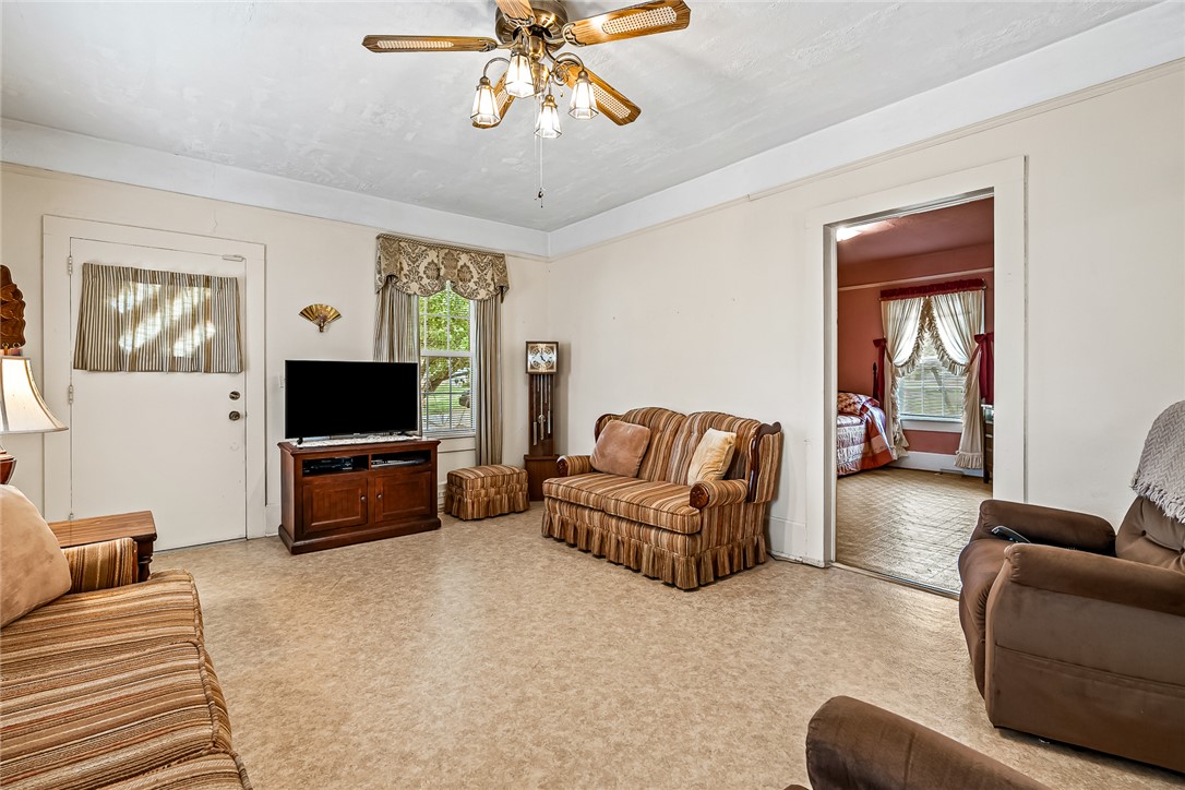 304 South 6th Street Easley, SC 29640 - Photo 5 of 25