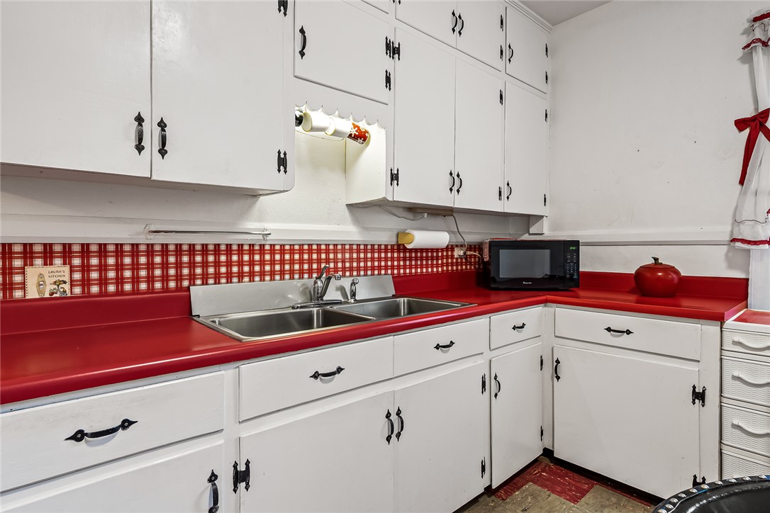 304 South 6th Street Easley, SC 29640 - Photo 7 of 25 Dual Farmhouse sinks