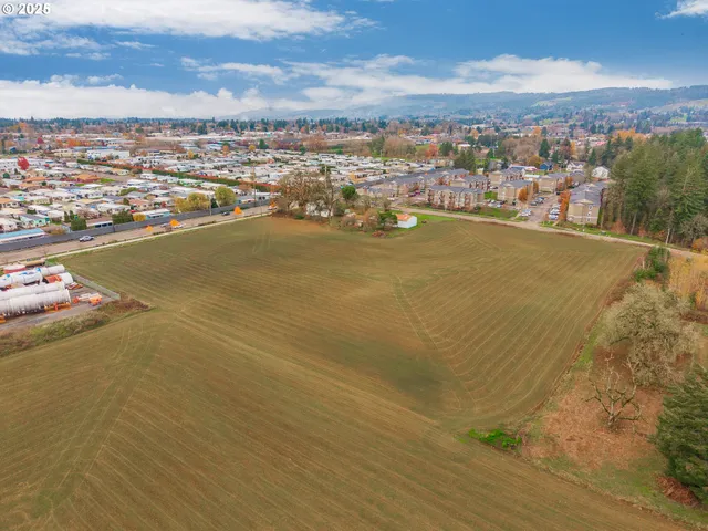 an aerial view of a house with yard and lake view