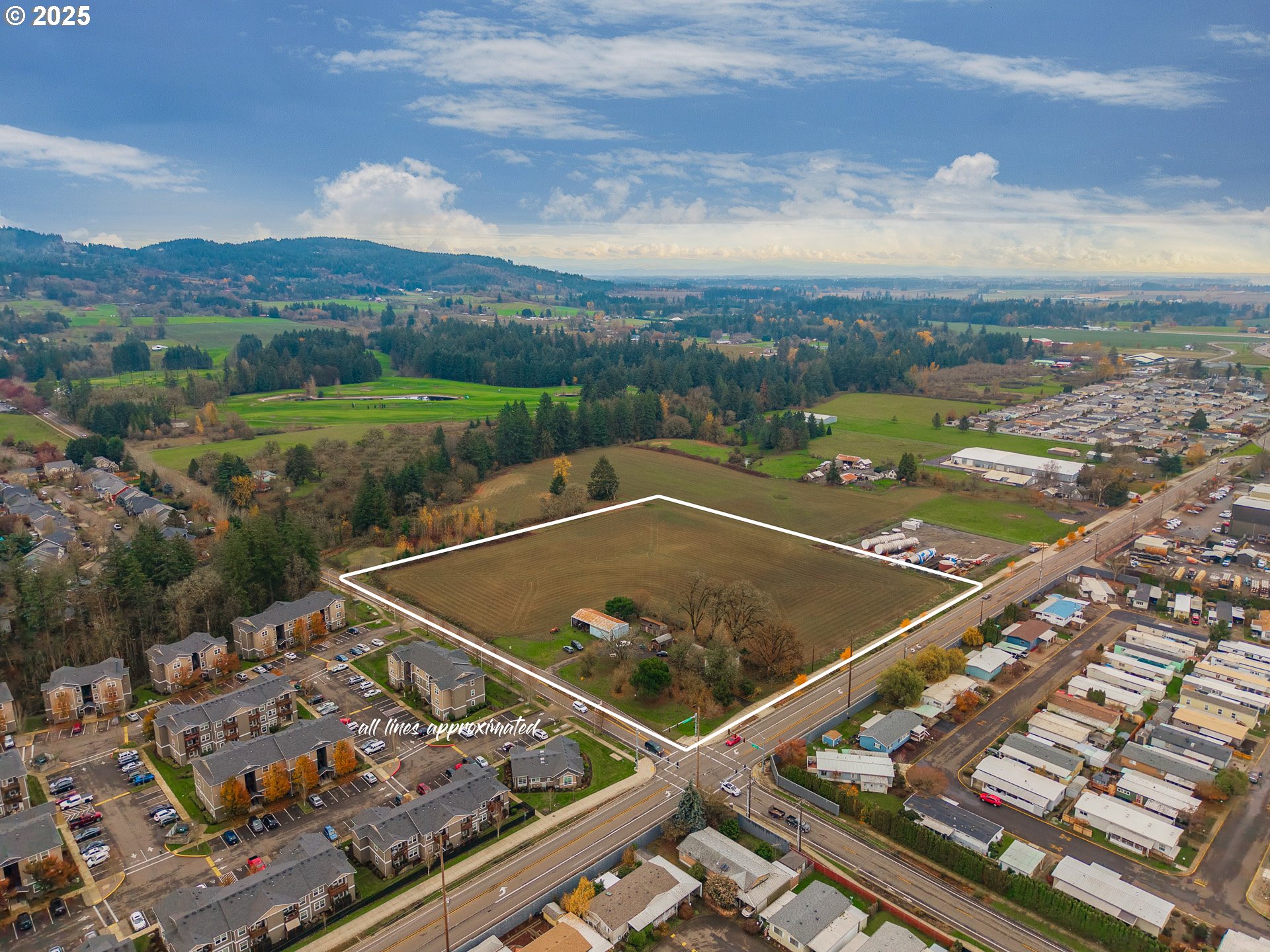 3312 East Fernwood Road Newberg, OR 97132 - Photo 5 of 23 an aerial view of a tennis court