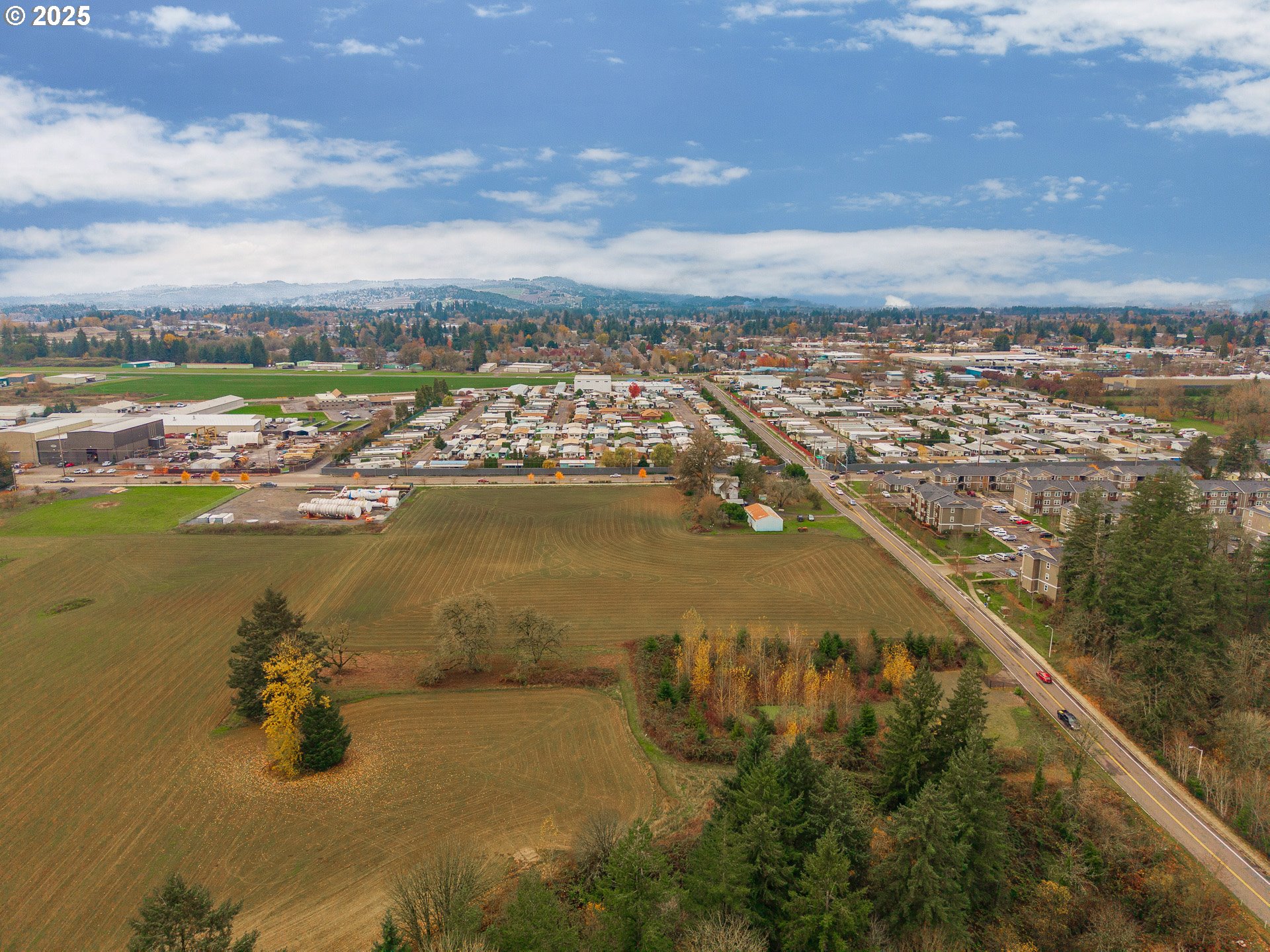 3312 East Fernwood Road Newberg, OR 97132 - Photo 10 of 23 a view of lake view and mountain view