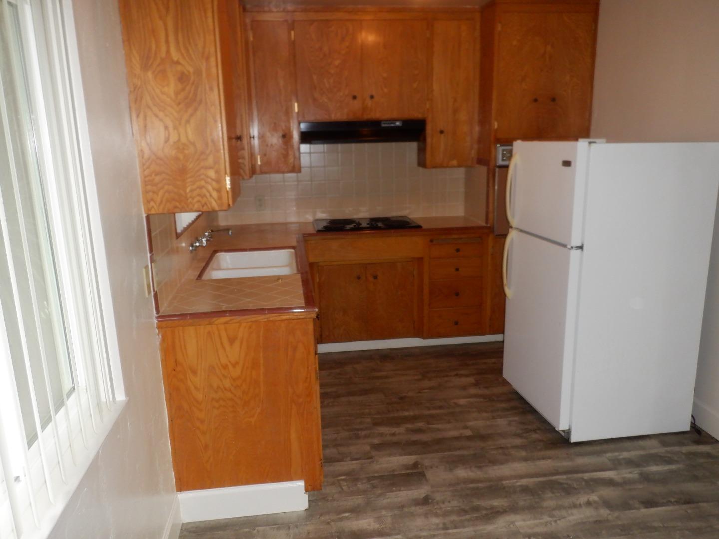 520 Chestnut Street Santa Cruz, CA 95060 - Photo 6 of 14 a utility room with washer and dryer