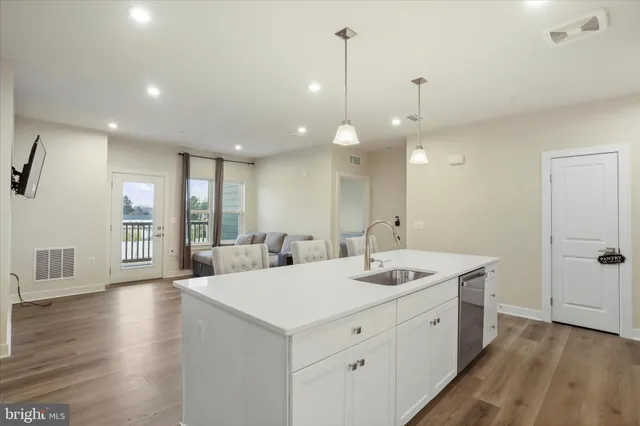 a view of double vanity sink a mirror a lamp and window