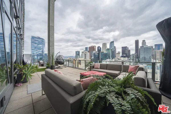 a picture of city view