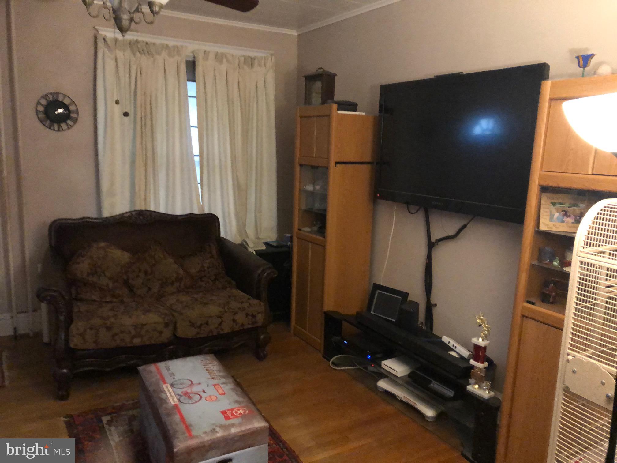 33 West Broad Street Reading, PA 19607 - Photo 7 of 17 Living Room