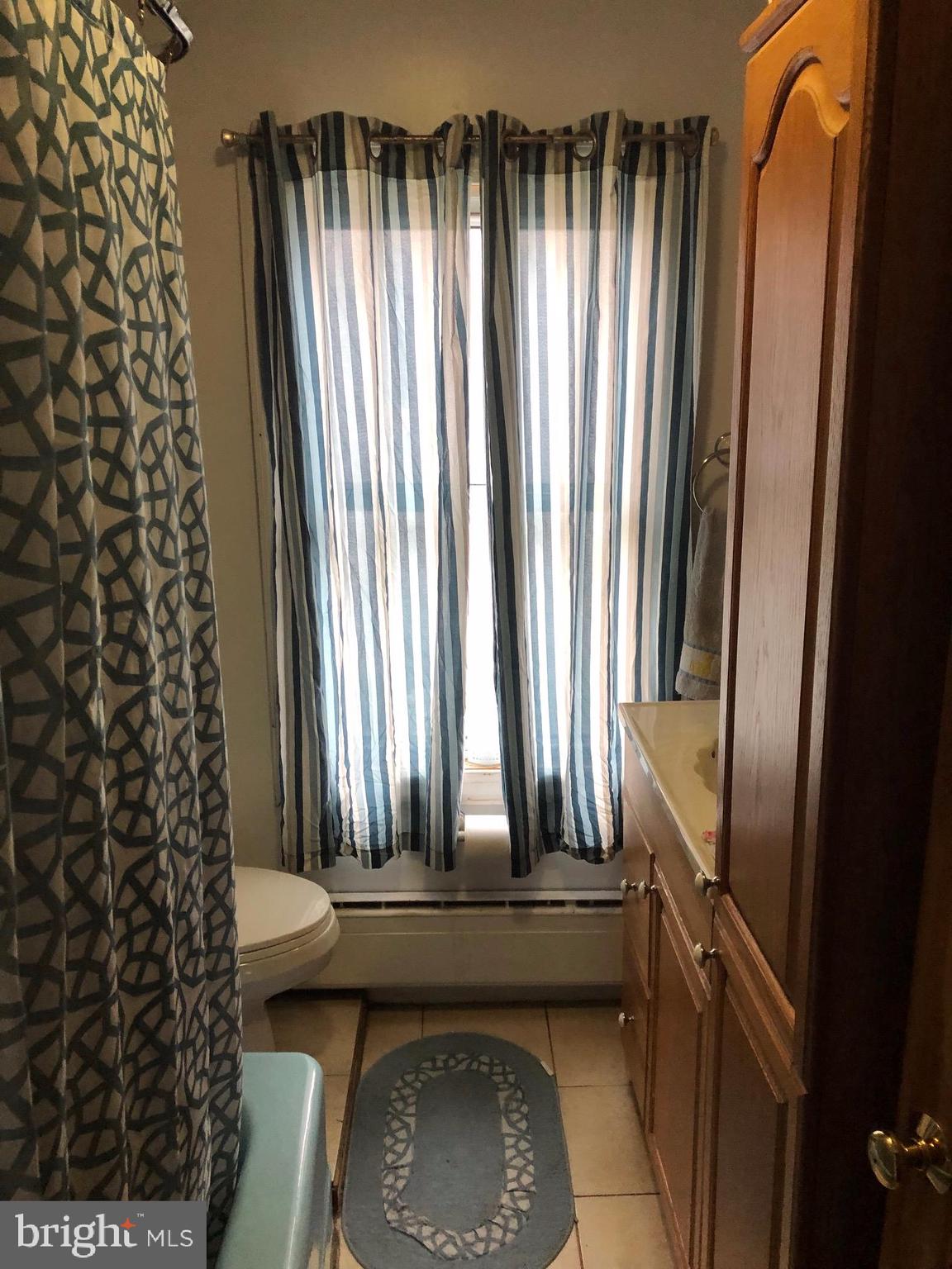 33 West Broad Street Reading, PA 19607 - Photo 10 of 17 Main Bathroom