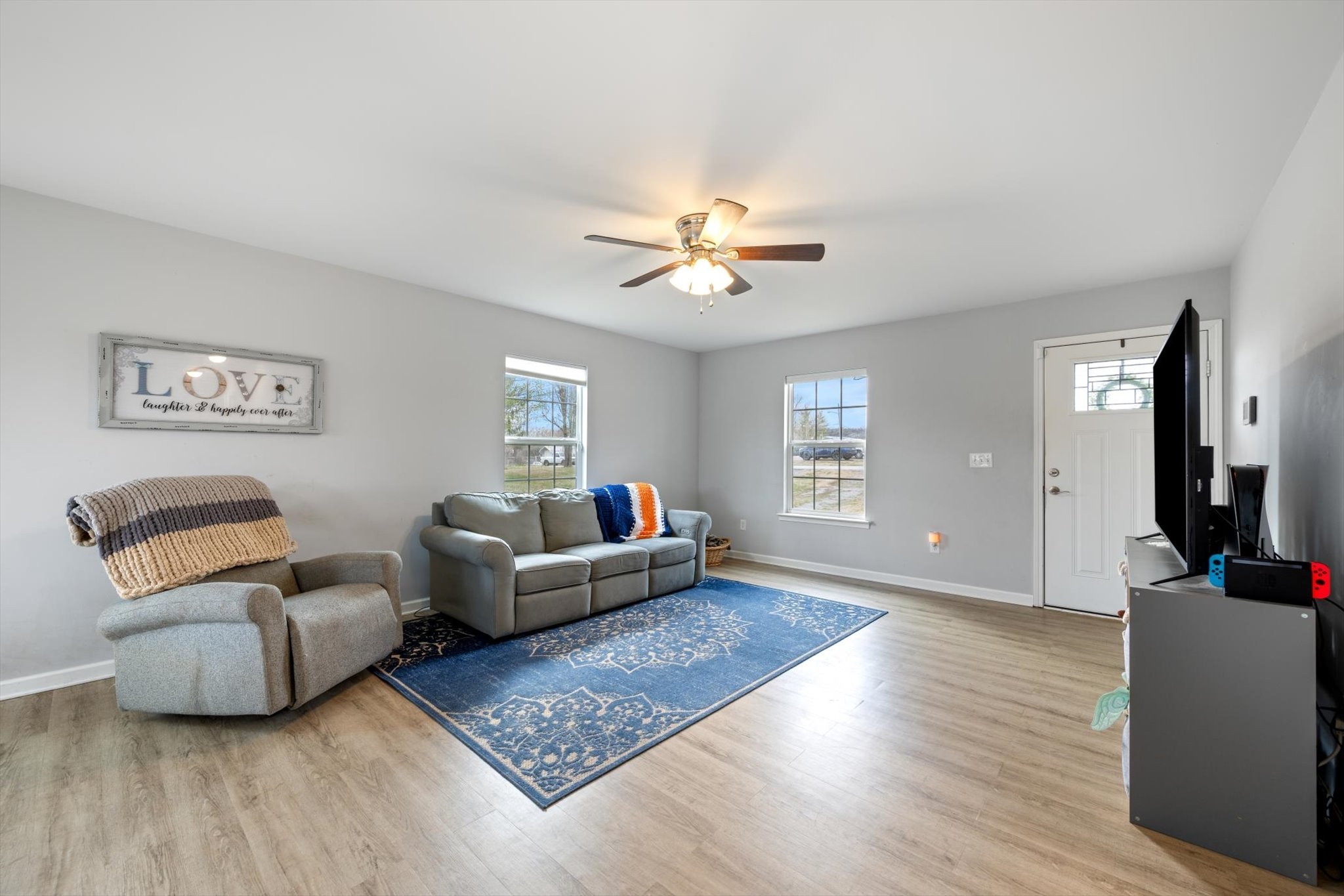 426 Edgewood Street Alexandria, TN 37012 - Photo 5 of 17 a living room with furniture and a flat screen tv